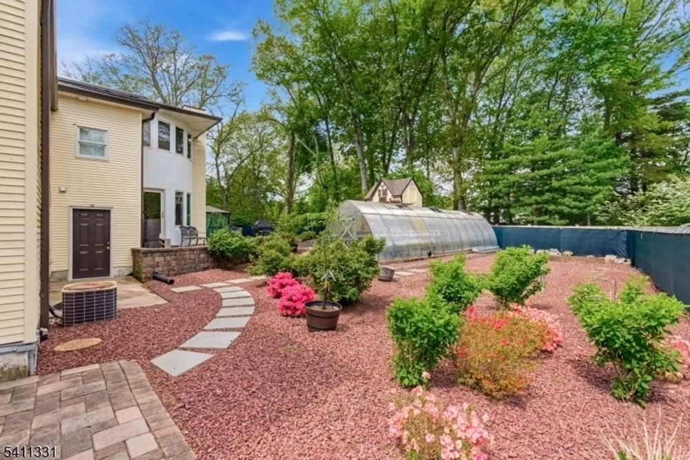 328 Hillside Ave, Essex, Livingston Township, NJ 07039
