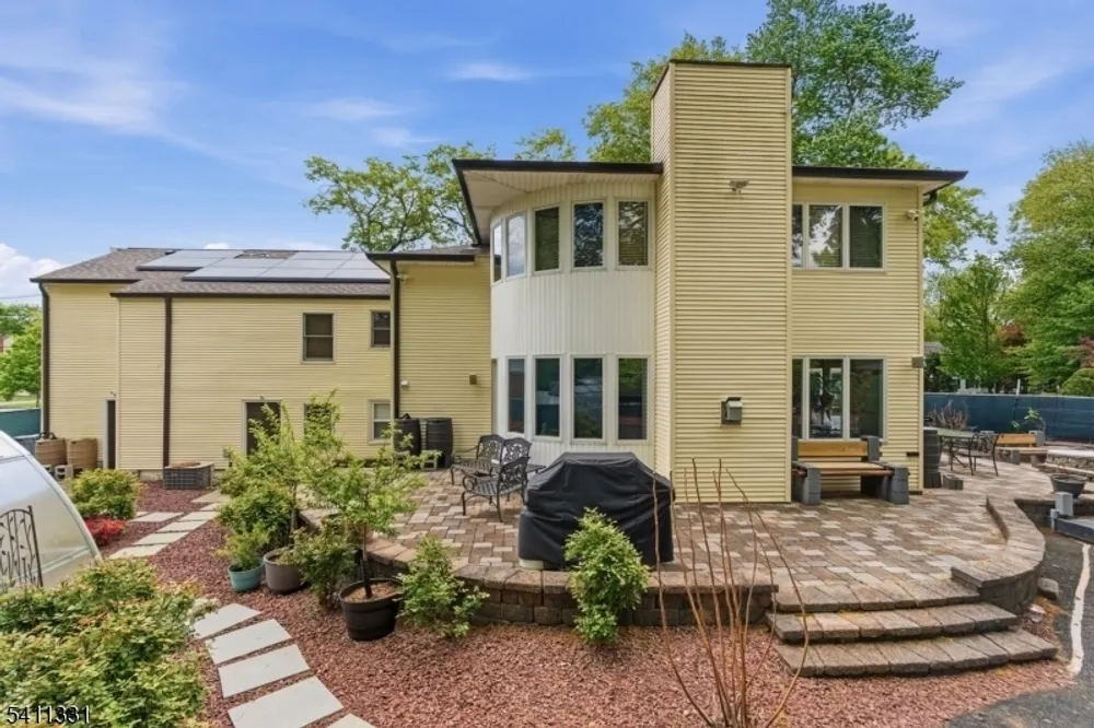 328 Hillside Ave, Essex, Livingston Township, NJ 07039