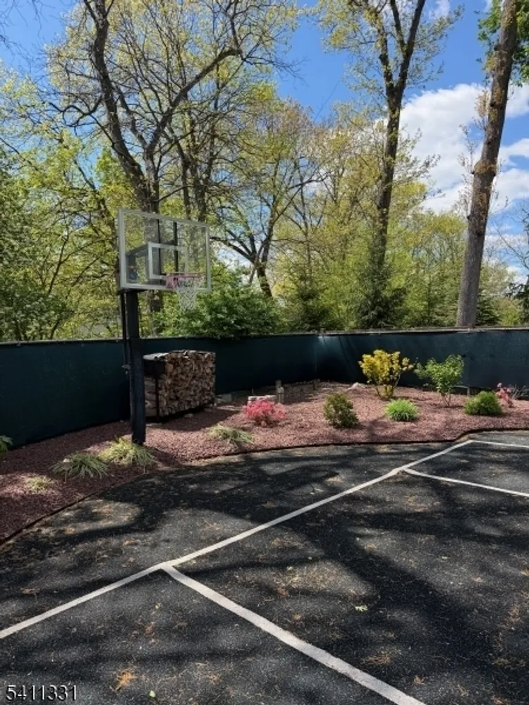328 Hillside Ave, Essex, Livingston Township, NJ 07039