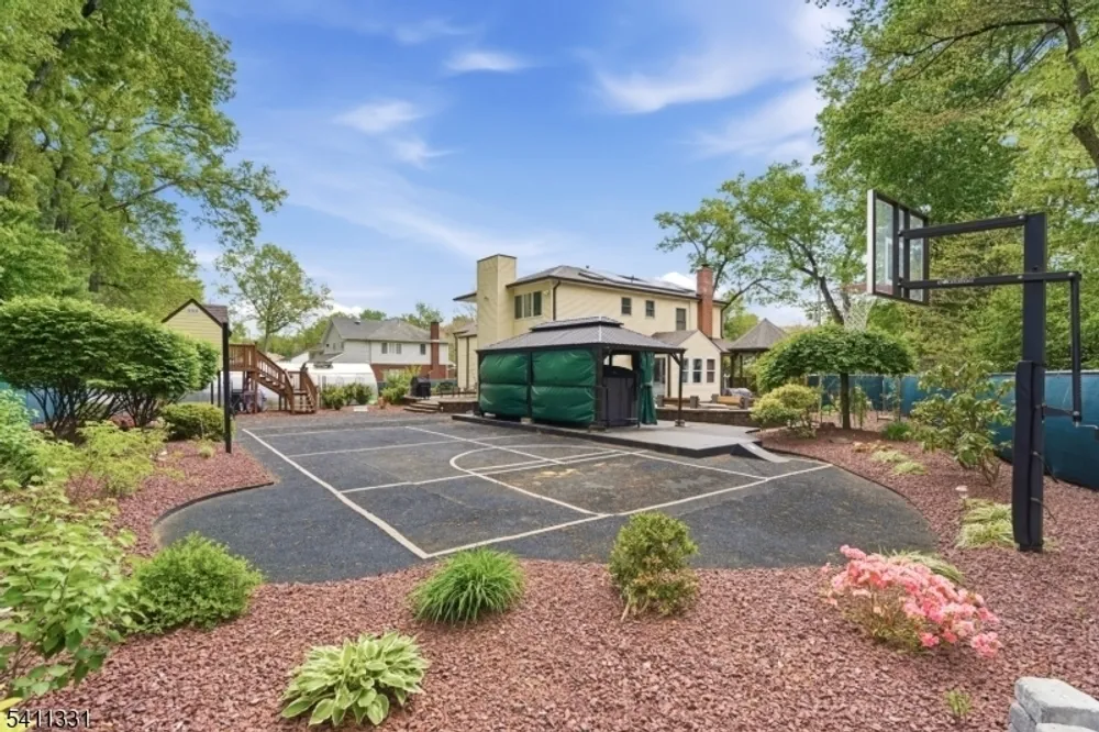 328 Hillside Ave, Essex, Livingston Township, NJ 07039