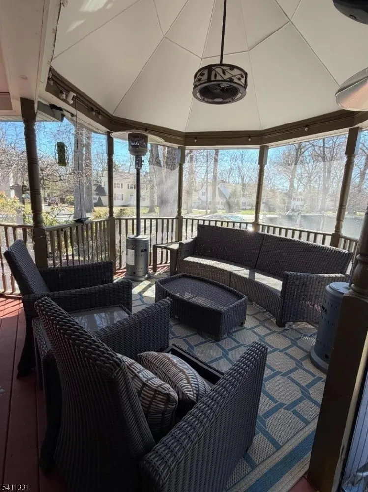 328 Hillside Ave, Essex, Livingston Township, NJ 07039