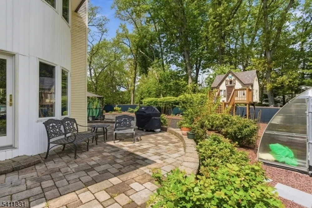 328 Hillside Ave, Essex, Livingston Township, NJ 07039