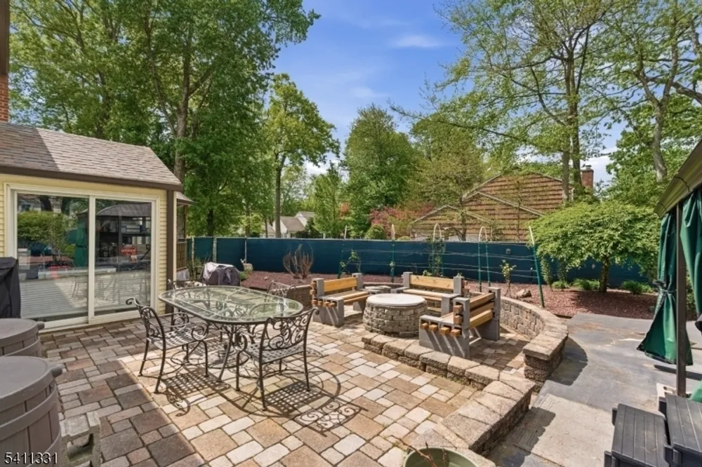 328 Hillside Ave, Essex, Livingston Township, NJ 07039