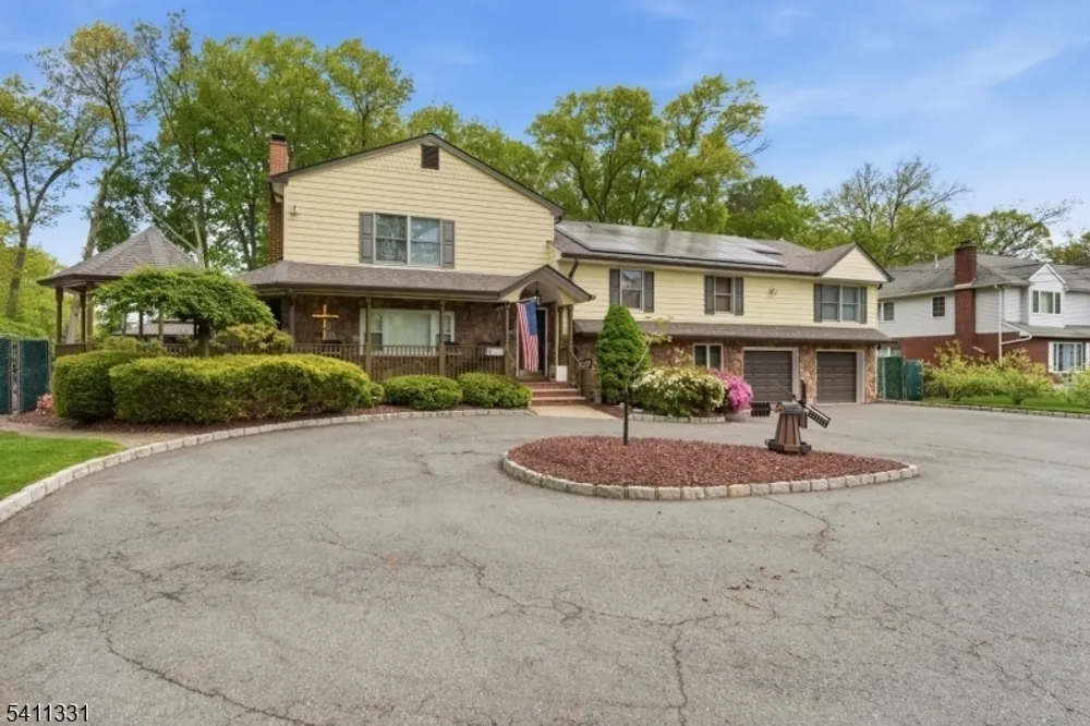 328 Hillside Ave, Essex, Livingston Township, NJ 07039