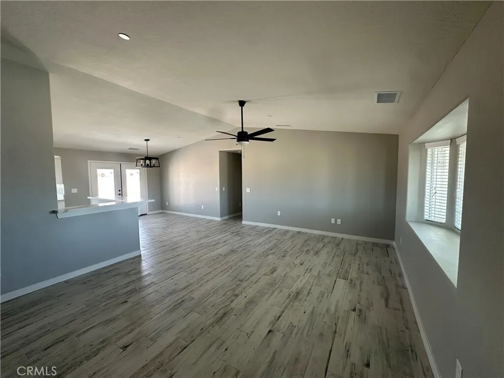 15009 Temecula Rd, Apple Valley, CA 92307