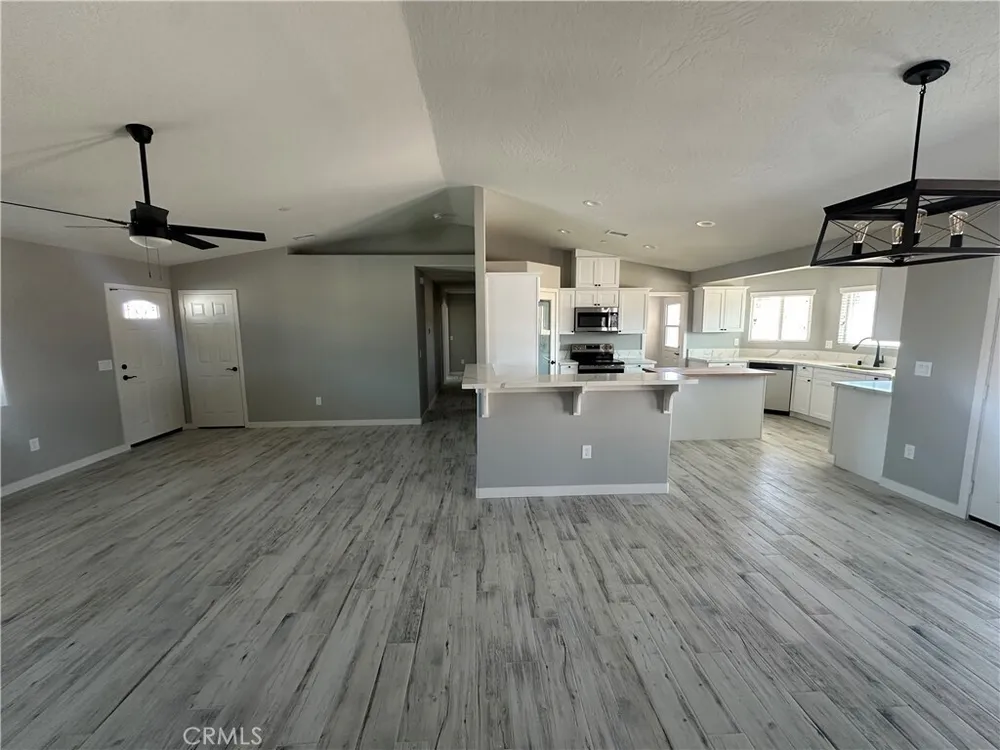 15009 Temecula Rd, Apple Valley, CA 92307