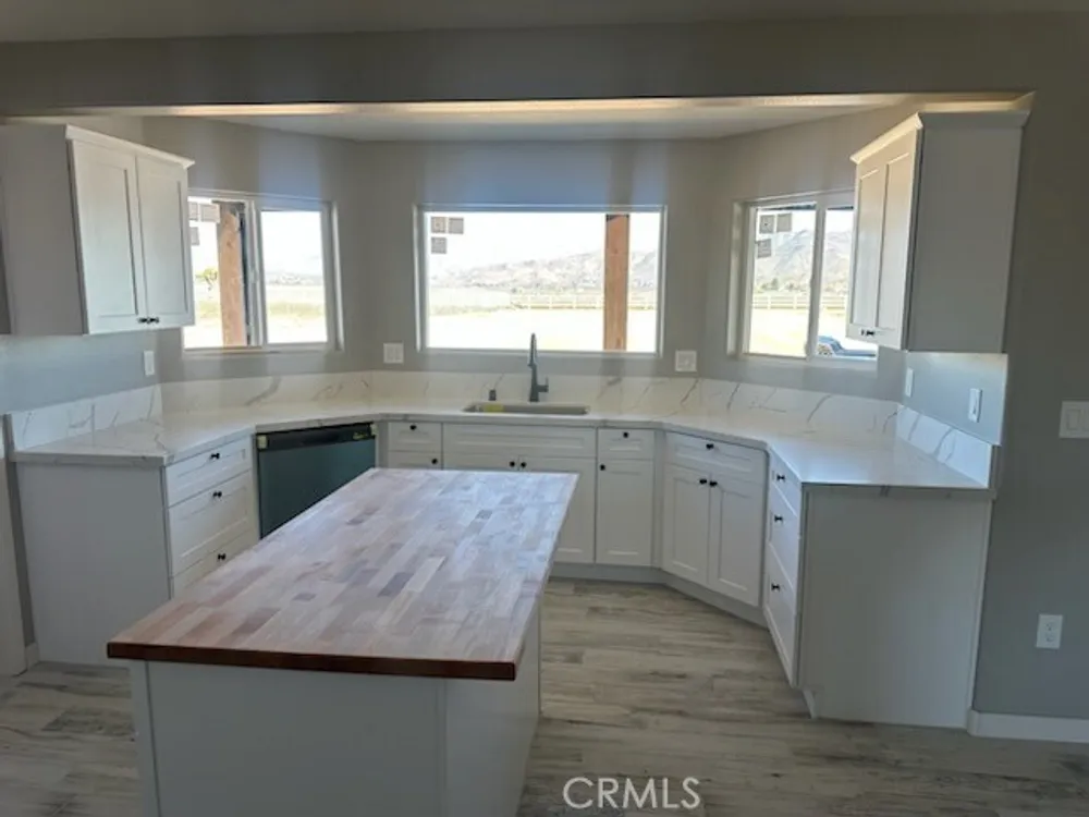 15009 Temecula Rd, Apple Valley, CA 92307