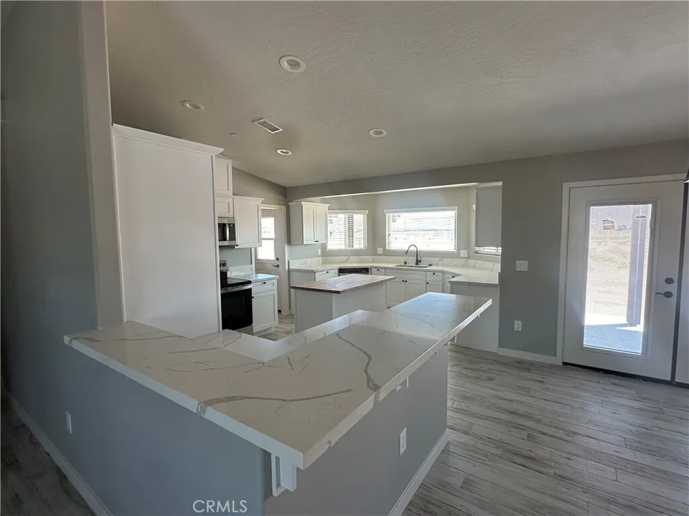 15009 Temecula Rd, Apple Valley, CA 92307