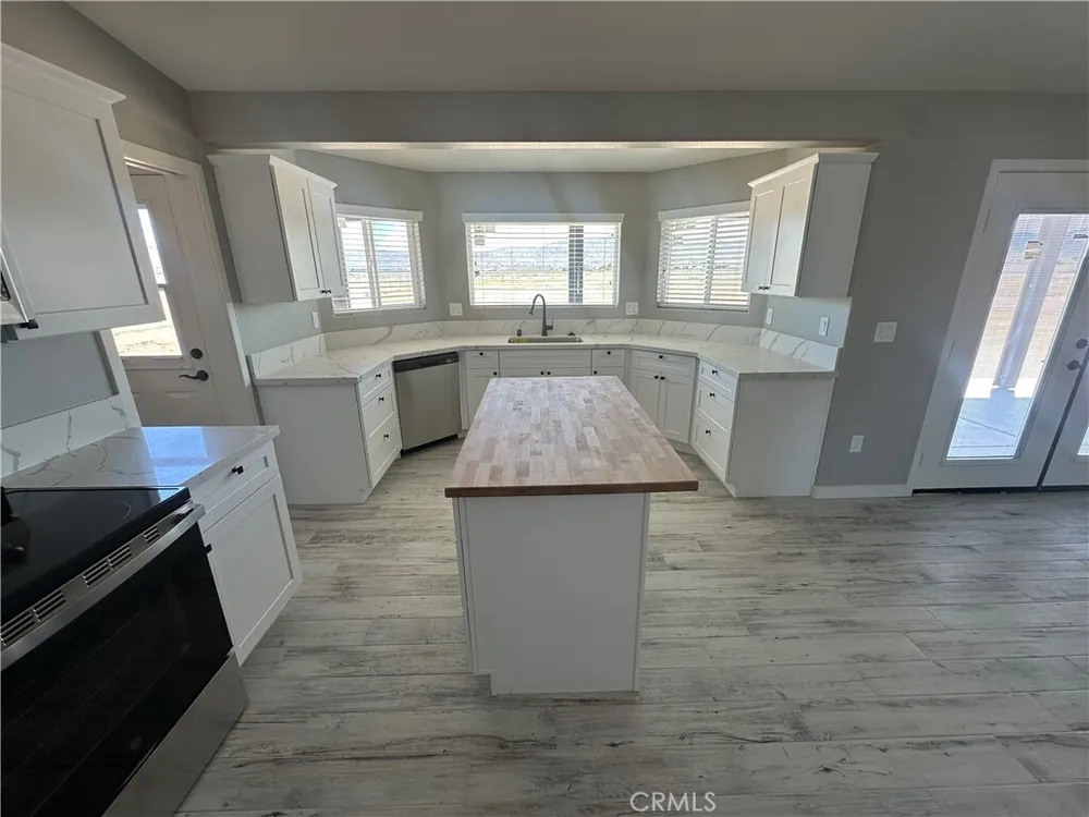 15009 Temecula Rd, Apple Valley, CA 92307