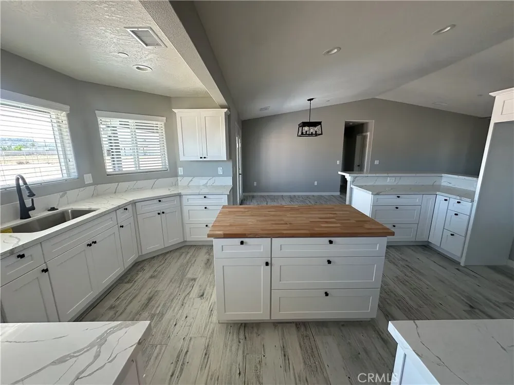 15009 Temecula Rd, Apple Valley, CA 92307