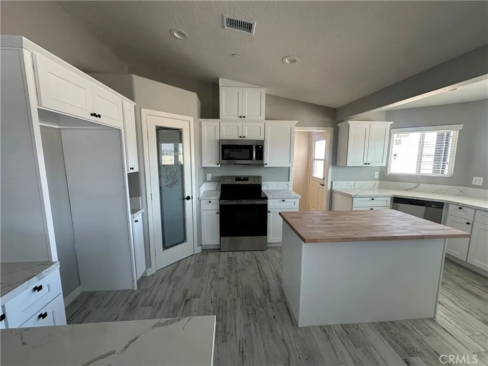 15009 Temecula Rd, Apple Valley, CA 92307