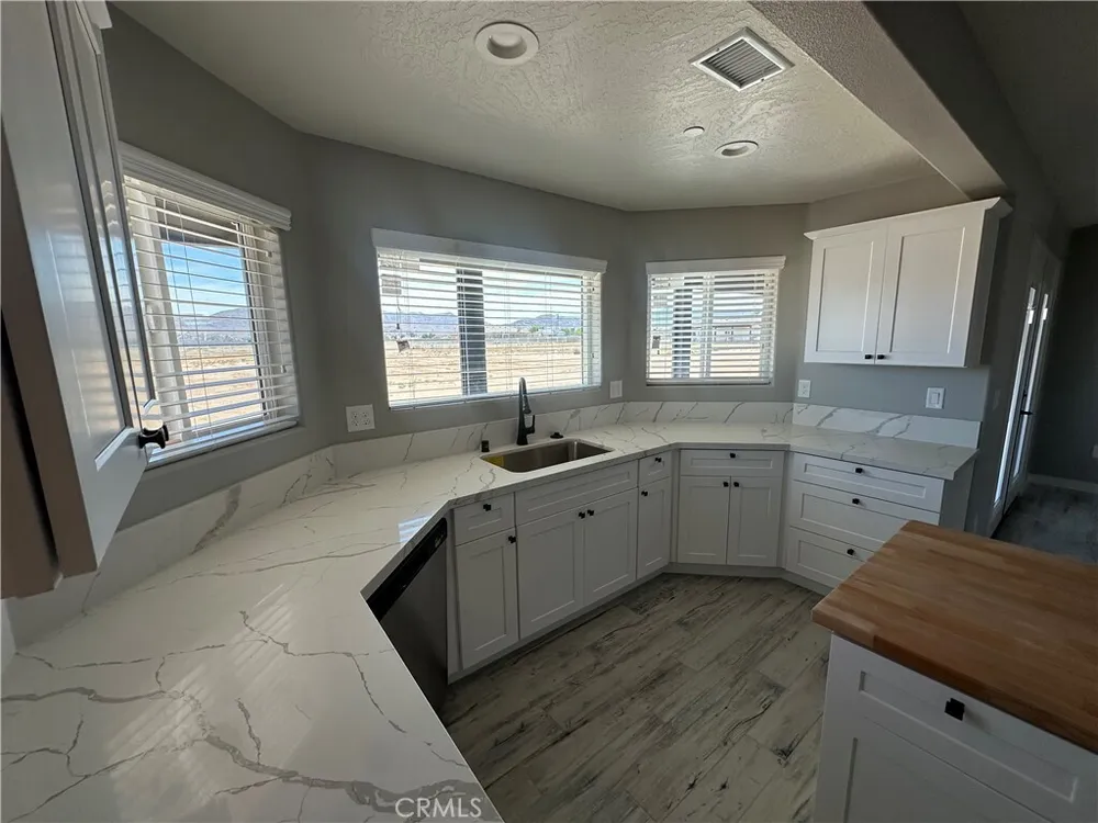 15009 Temecula Rd, Apple Valley, CA 92307