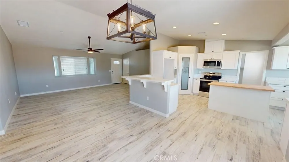 15009 Temecula Rd, Apple Valley, CA 92307