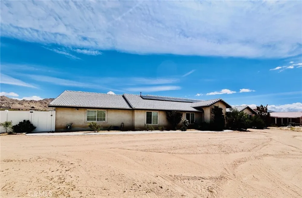 17389 Central Rd, Apple Valley, CA 92307