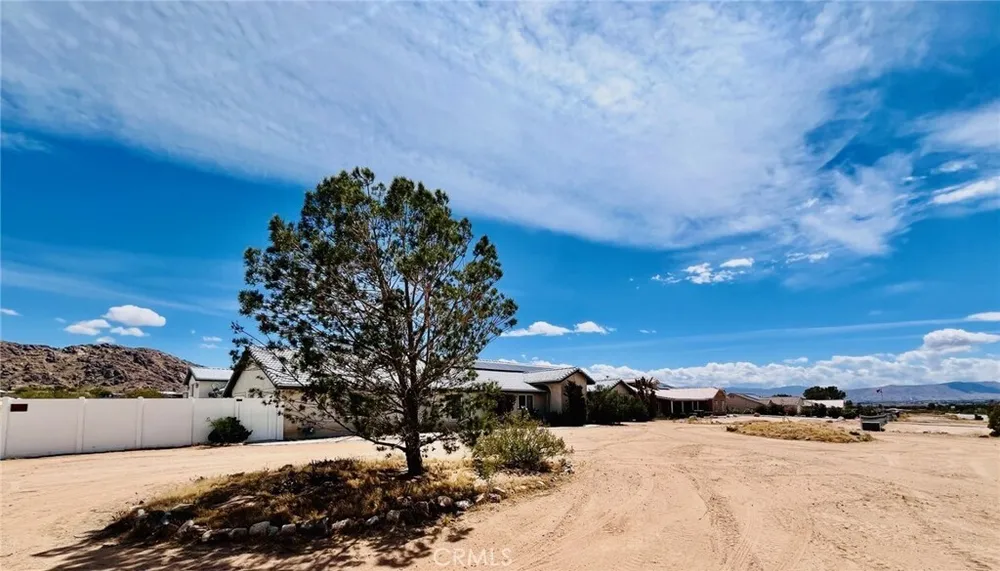 17389 Central Rd, Apple Valley, CA 92307