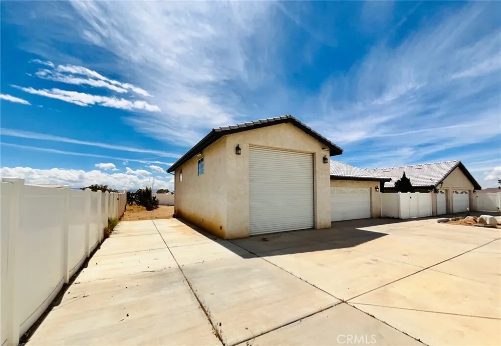 17389 Central Rd, Apple Valley, CA 92307