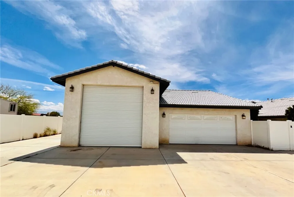 17389 Central Rd, Apple Valley, CA 92307
