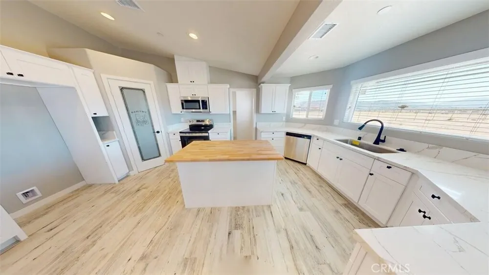 15009 Temecula Rd, Apple Valley, CA 92307