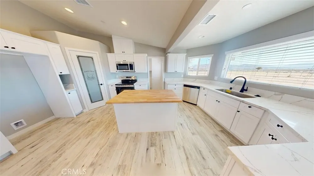 15009 Temecula Rd, Apple Valley, CA 92307