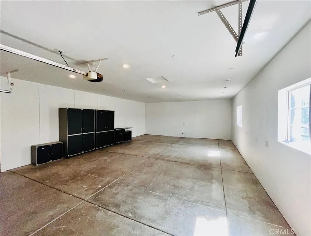 17389 Central Rd, Apple Valley, CA 92307
