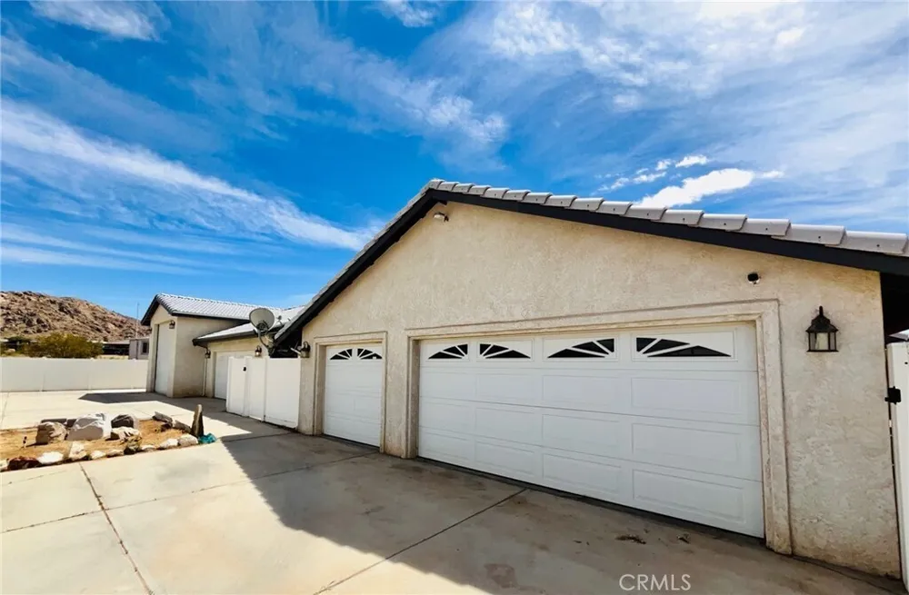 17389 Central Rd, Apple Valley, CA 92307