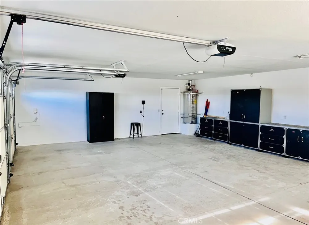 17389 Central Rd, Apple Valley, CA 92307