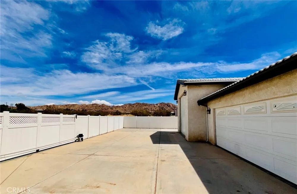 17389 Central Rd, Apple Valley, CA 92307