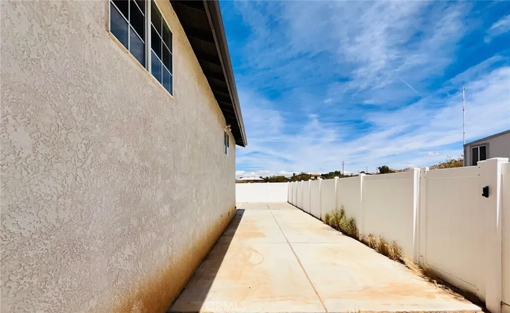 17389 Central Rd, Apple Valley, CA 92307