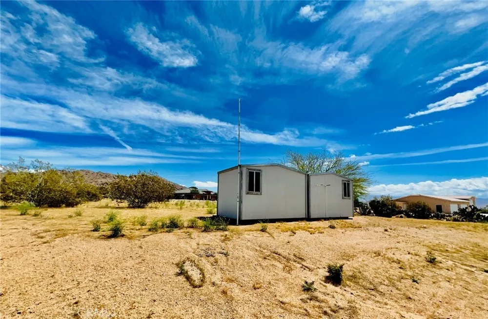 17389 Central Rd, Apple Valley, CA 92307