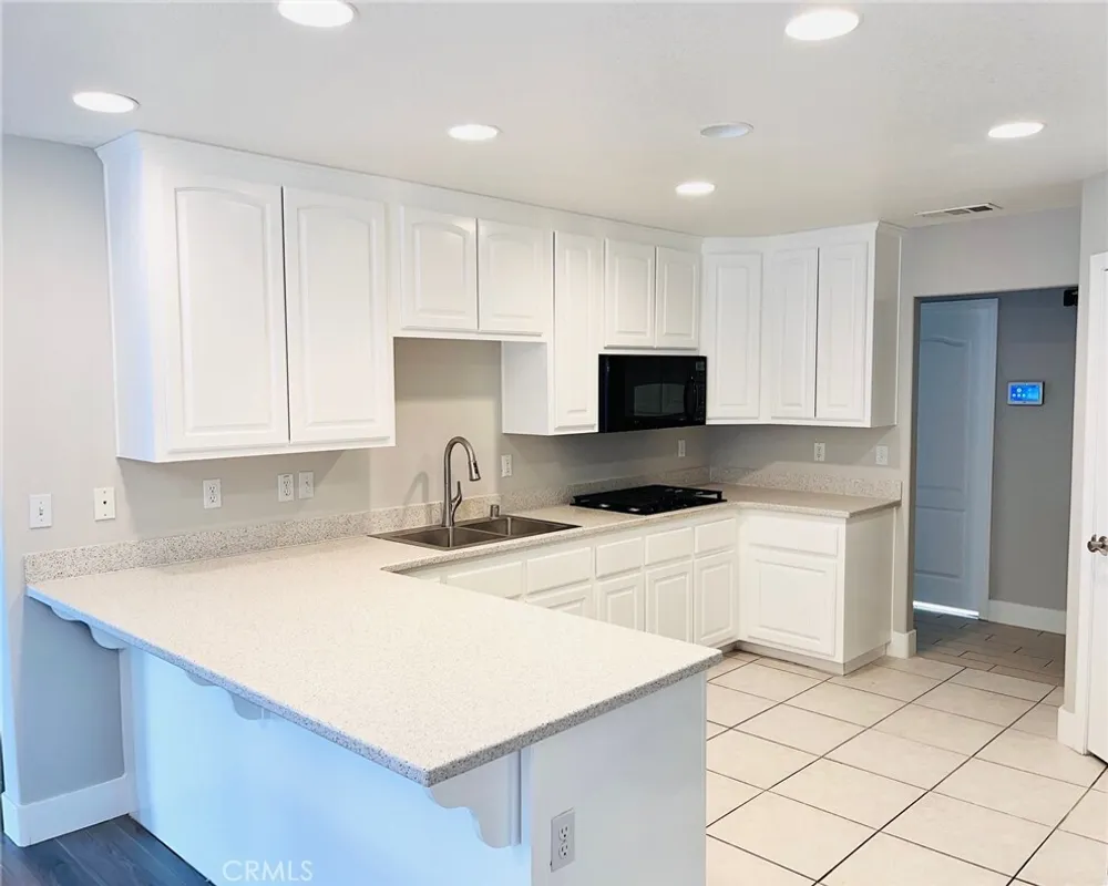 17389 Central Rd, Apple Valley, CA 92307