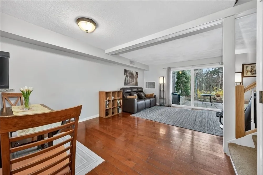 18 Beals Cove Rd, Hingham, MA 02043