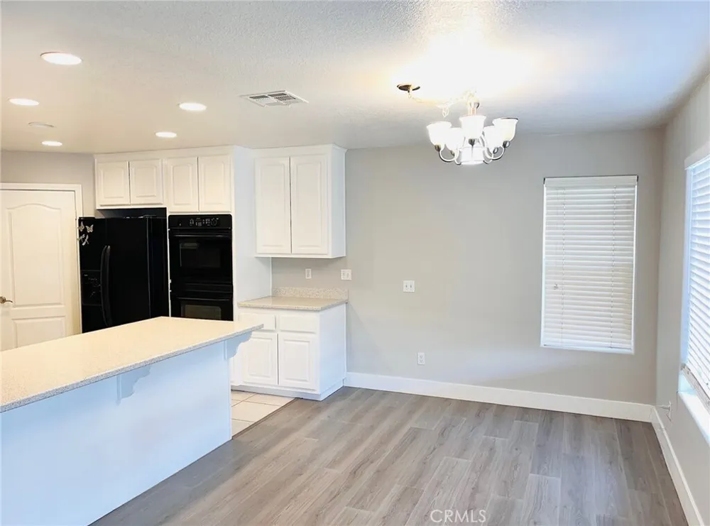 17389 Central Rd, Apple Valley, CA 92307