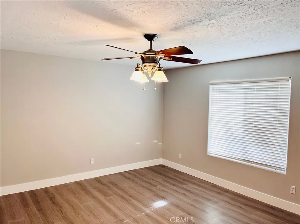 17389 Central Rd, Apple Valley, CA 92307