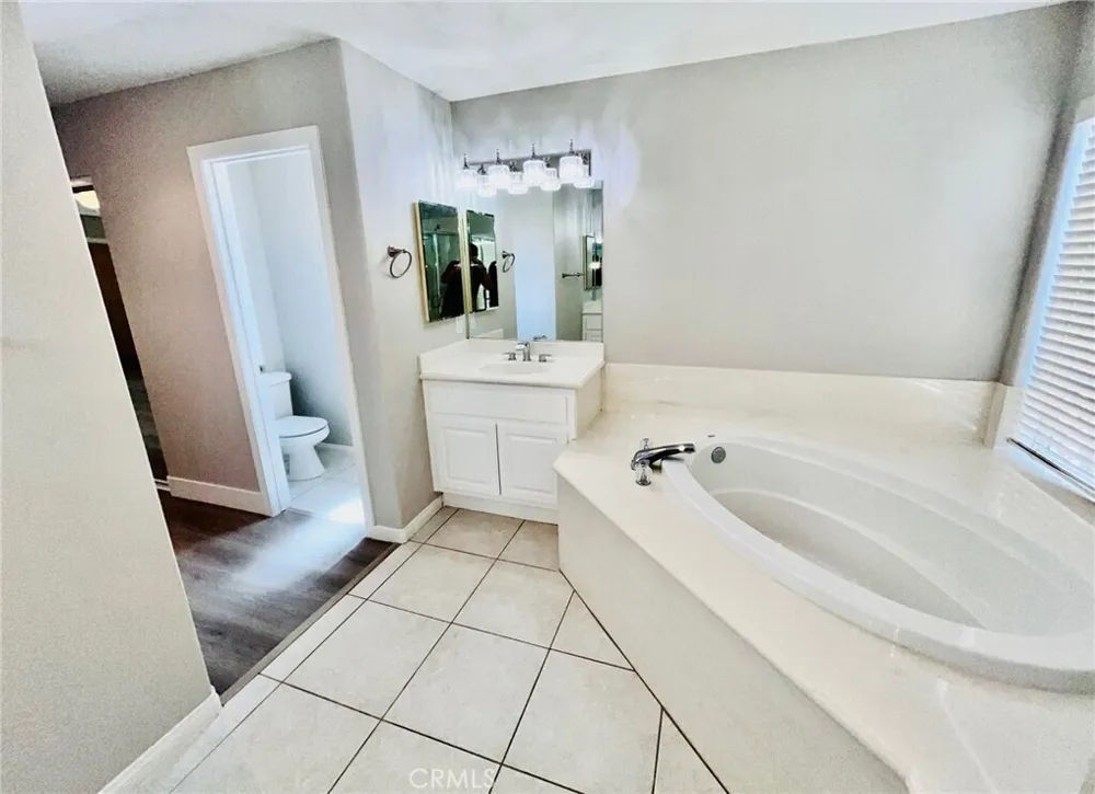 17389 Central Rd, Apple Valley, CA 92307