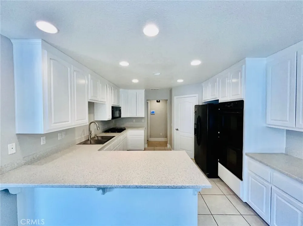 17389 Central Rd, Apple Valley, CA 92307