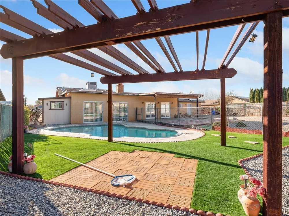 11935 Wapato Rd, Apple Valley, CA 92308