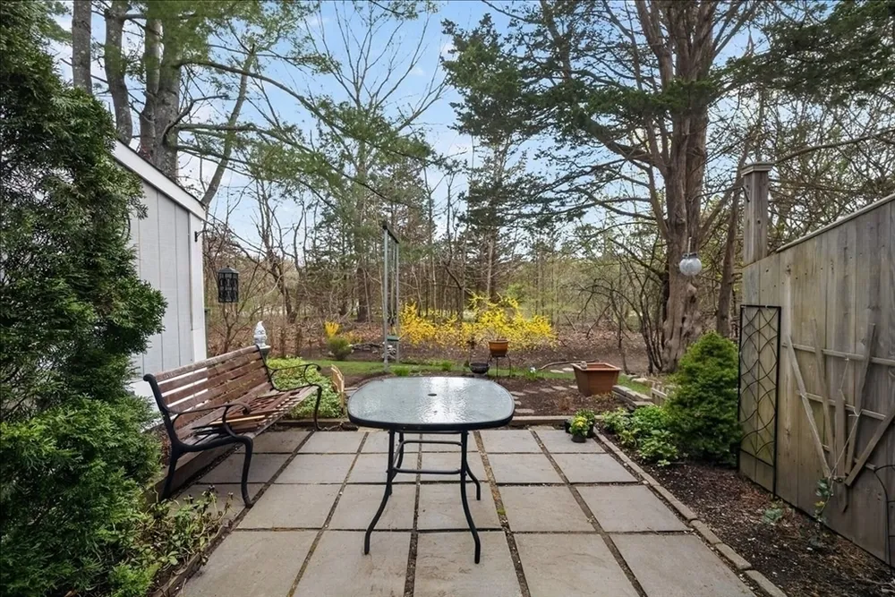 18 Beals Cove Rd, Hingham, MA 02043