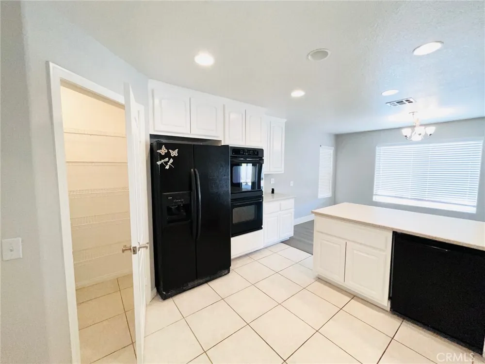 17389 Central Rd, Apple Valley, CA 92307