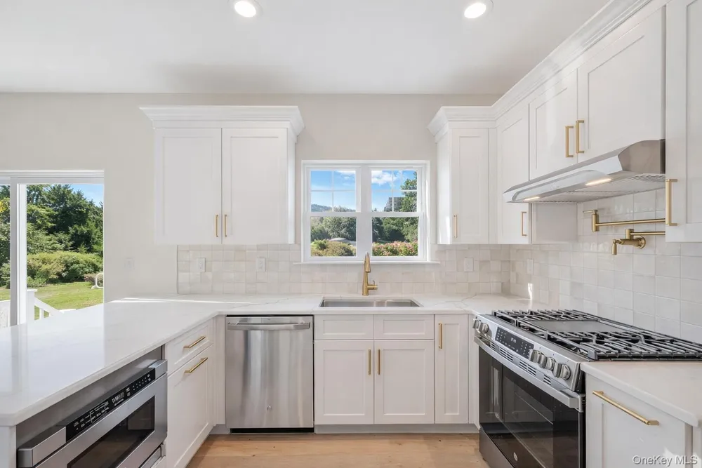 32 Rocky Point Yaphank Rd, Rocky Point, NY 11778