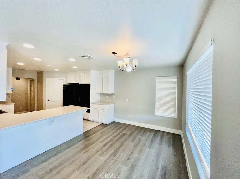 17389 Central Rd, Apple Valley, CA 92307