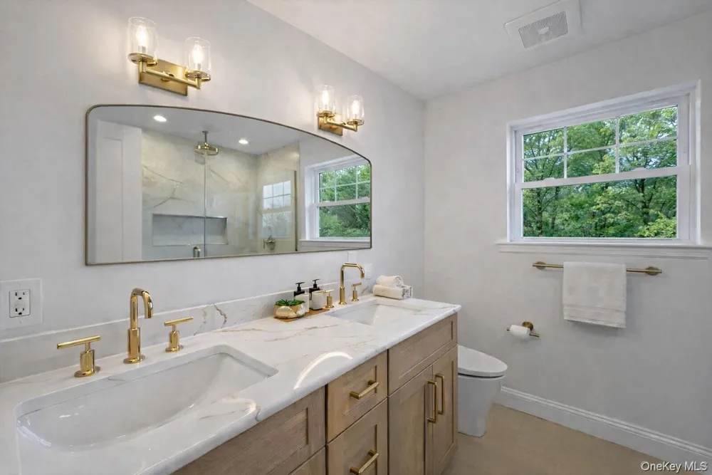 32 Rocky Point Yaphank Rd, Rocky Point, NY 11778