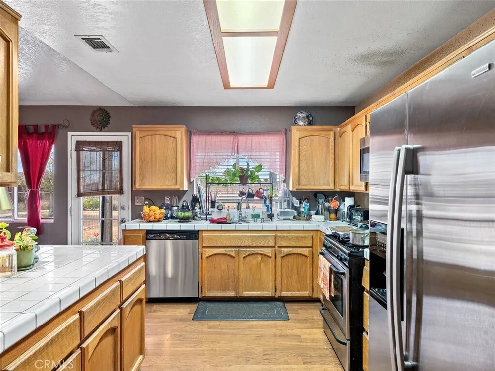 22404 Broken Lance Ct, Apple Valley, CA 92307