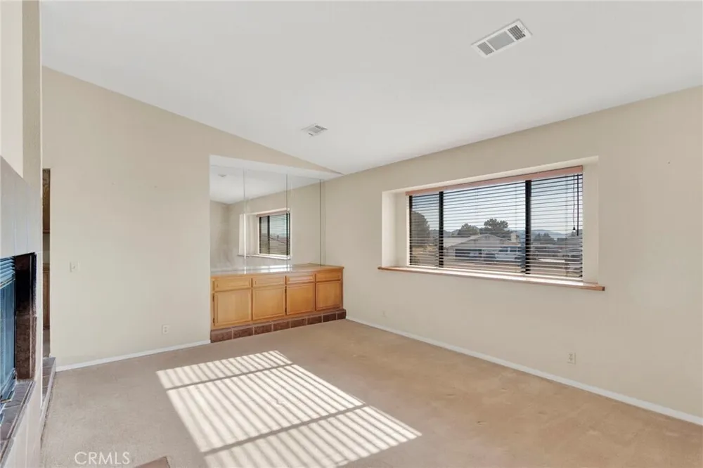 16466 Tude Rd, Apple Valley, CA 92307
