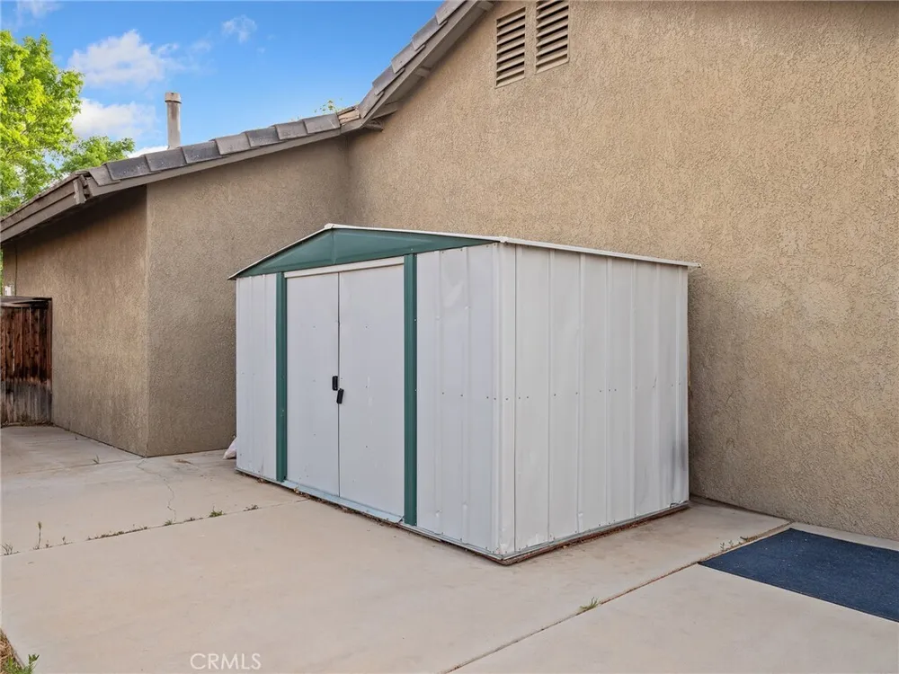 22404 Broken Lance Ct, Apple Valley, CA 92307