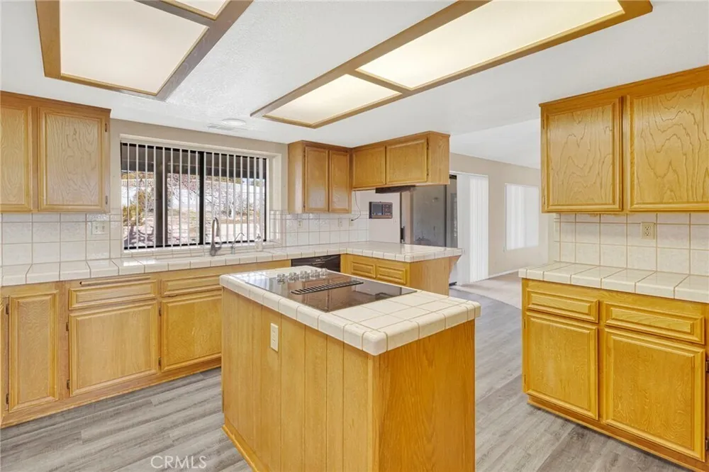 16466 Tude Rd, Apple Valley, CA 92307