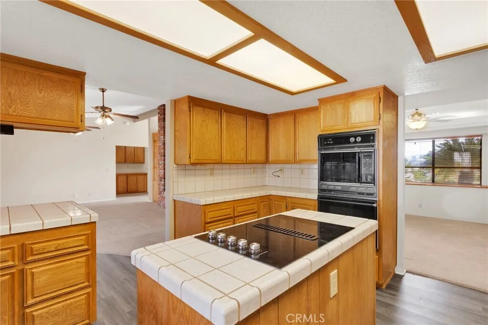16466 Tude Rd, Apple Valley, CA 92307