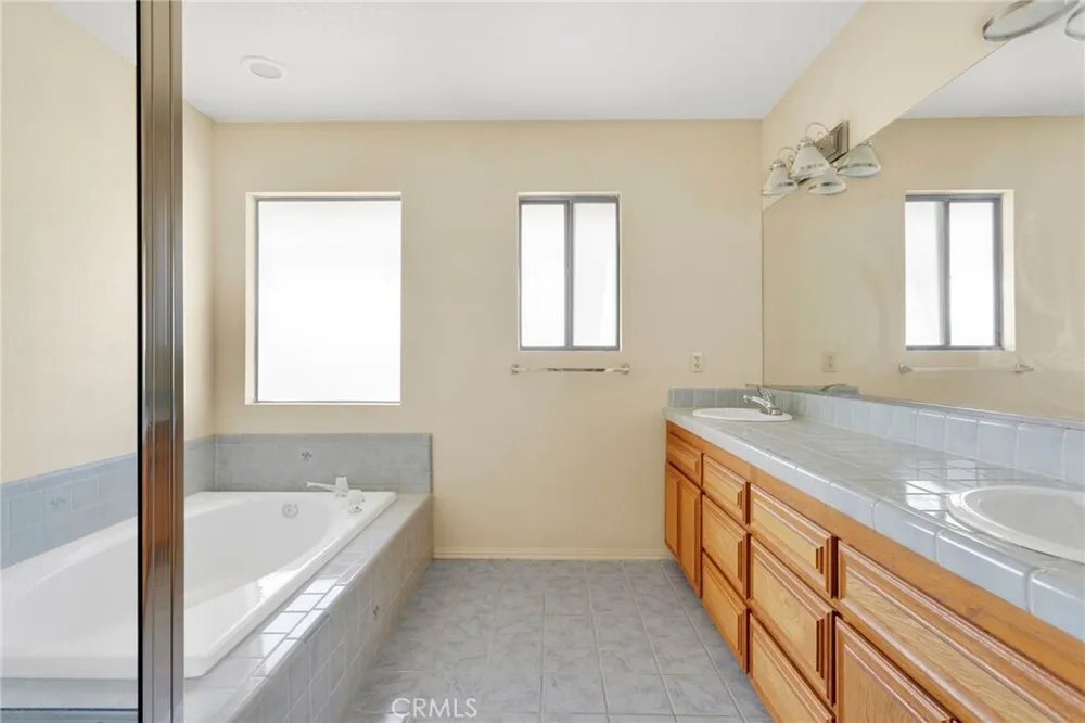 16466 Tude Rd, Apple Valley, CA 92307