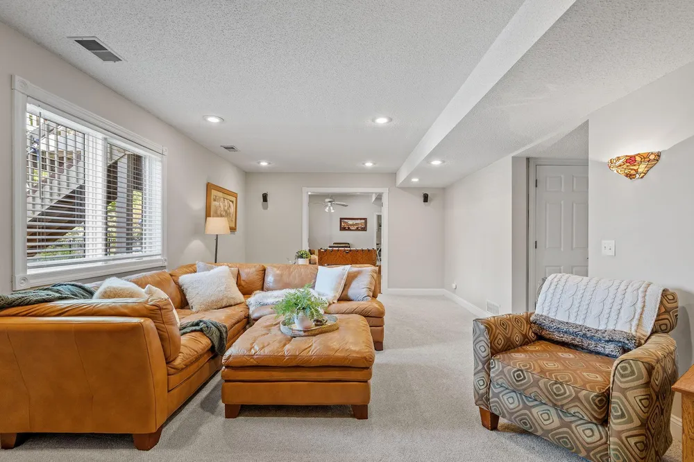 11239 Apennine Way, Inver Grove Heights, MN 55077