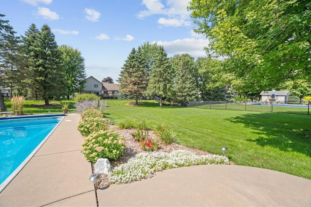 11239 Apennine Way, Inver Grove Heights, MN 55077