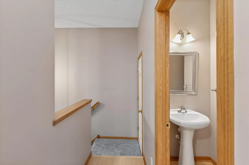 5561 Elm Grove Ct, New Hope, MN 55428
